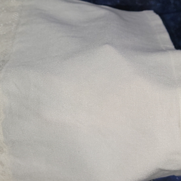 🍂3/$10 Heirloom Collectibles VTG Cream Lace-Waist, 3/4 Sleeve Cross-Over Blouse - Picture 6 of 16